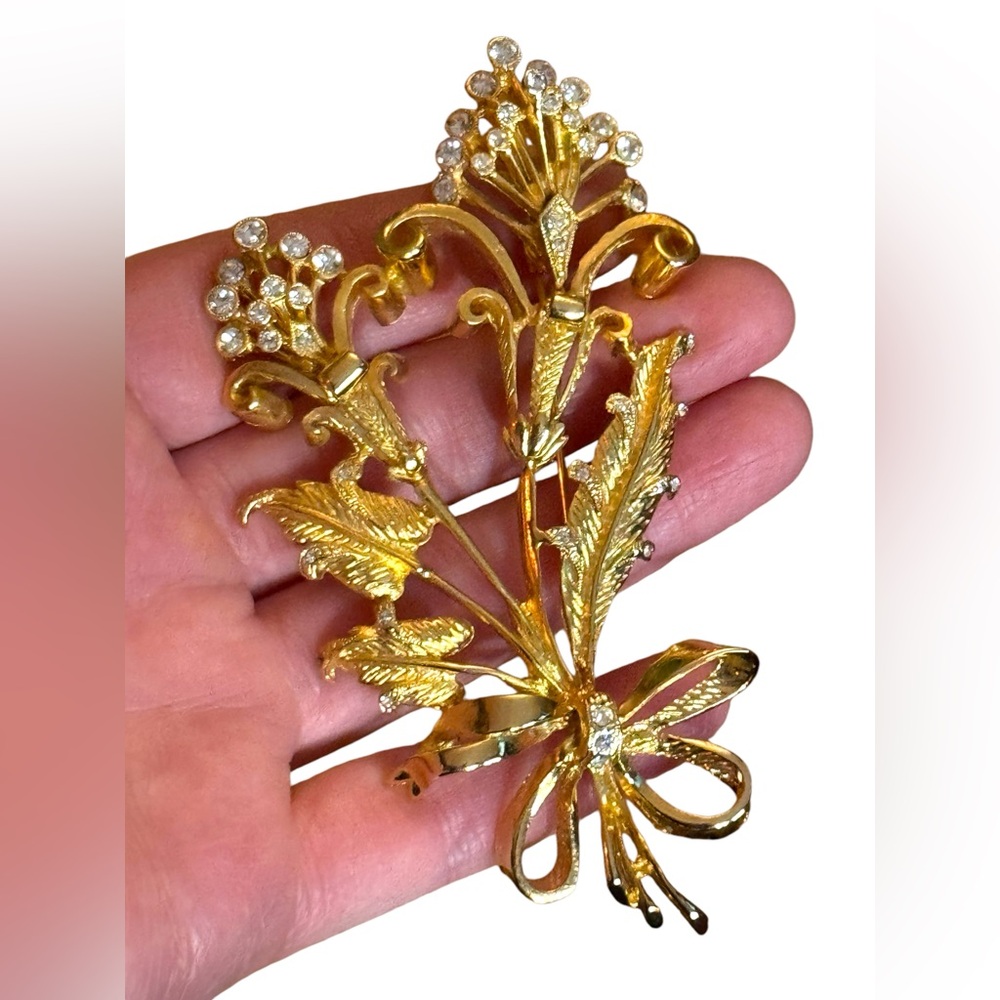 Elegant large gold plt Gold plated IVANA floral rhinestone brooch